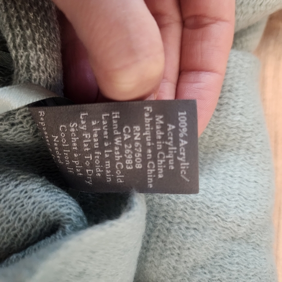 Scarf - Picture 5 of 6